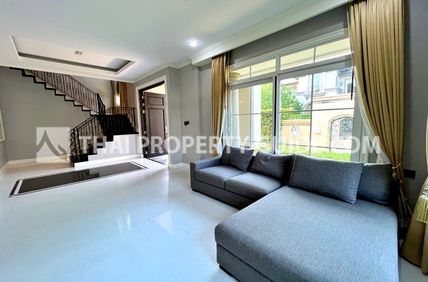House with Shared Pool in Bangnatrad : Nantawan Bangna Km.7 